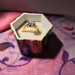 Stunning ladies 2ct solitaire ring